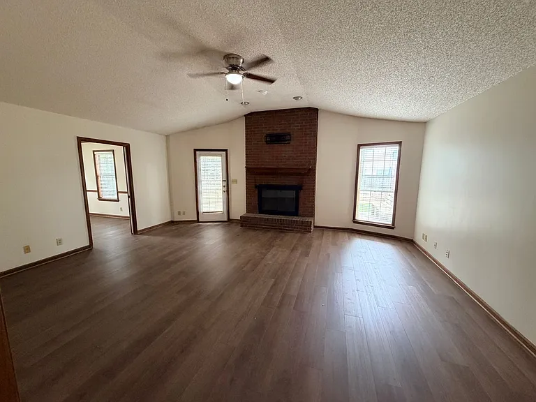 2848 Willow Wood Cir — Photo 3