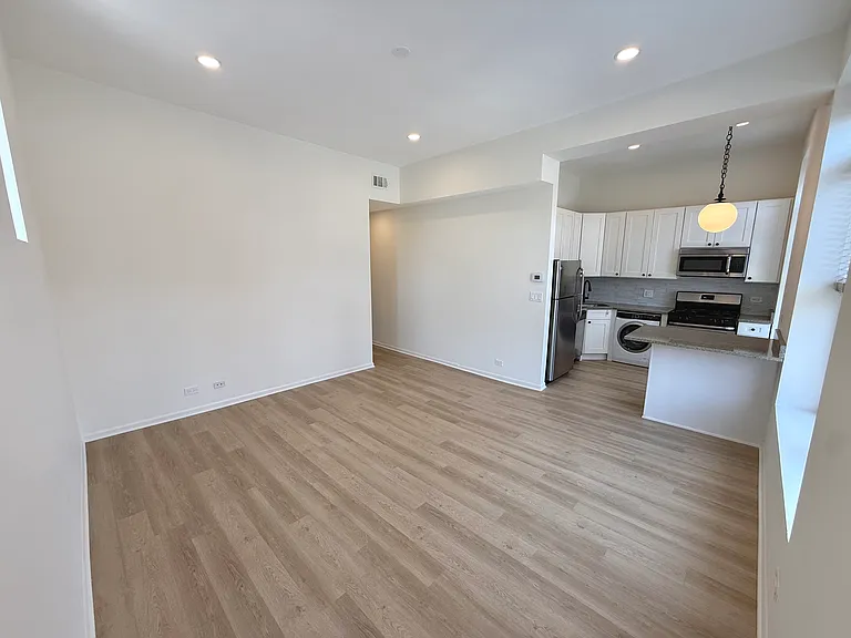935-937 W Armitage Ave #935-2A — Photo 3