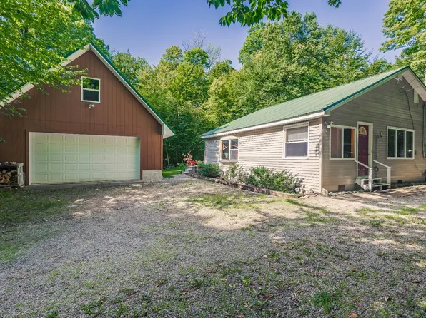 303 N Shore Peck Rd, Gloversville, NY 12078