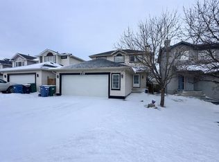 119 SE Country Hills Hts NW, Calgary, AB T3K 5C6