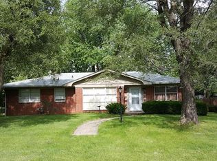 9 Southgate Dr, Belleville, IL 62223