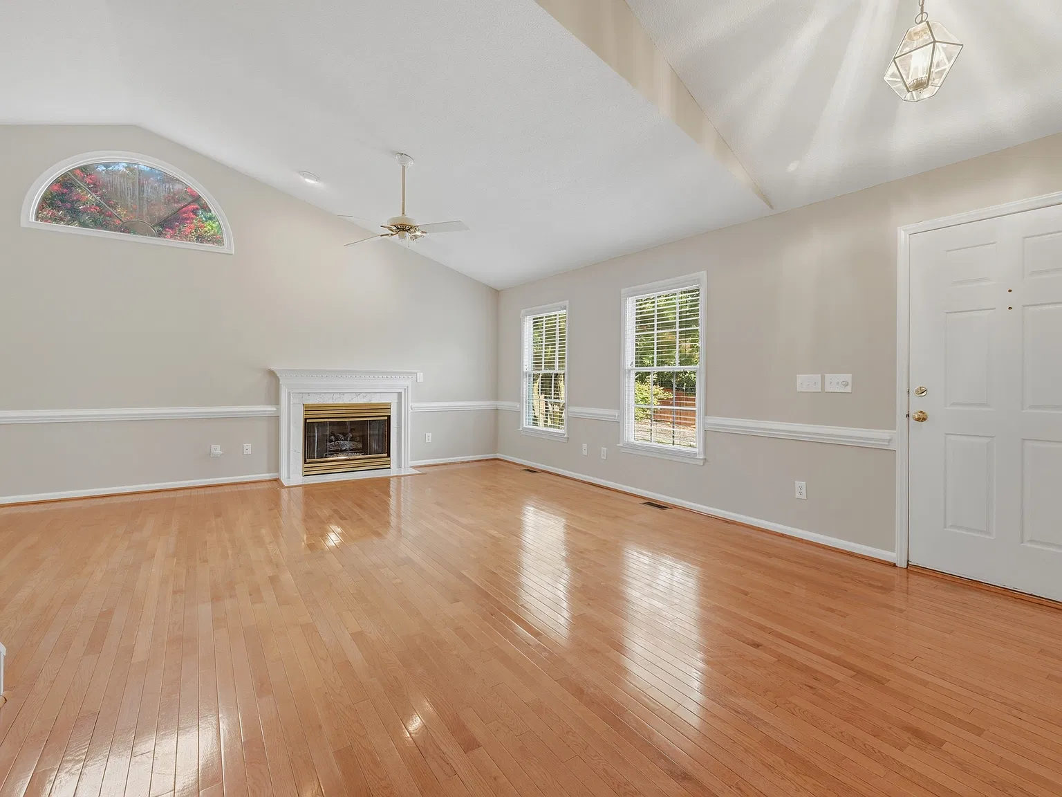 3 bed, 2010 sqft, $2,300 — Photo 4