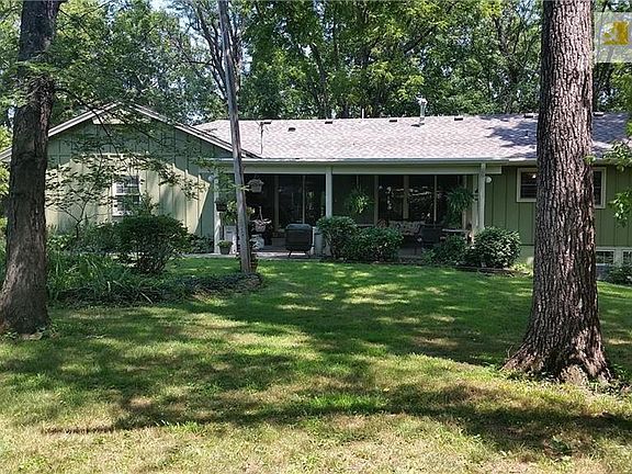 Back covered patio to enjoy the outdoors!