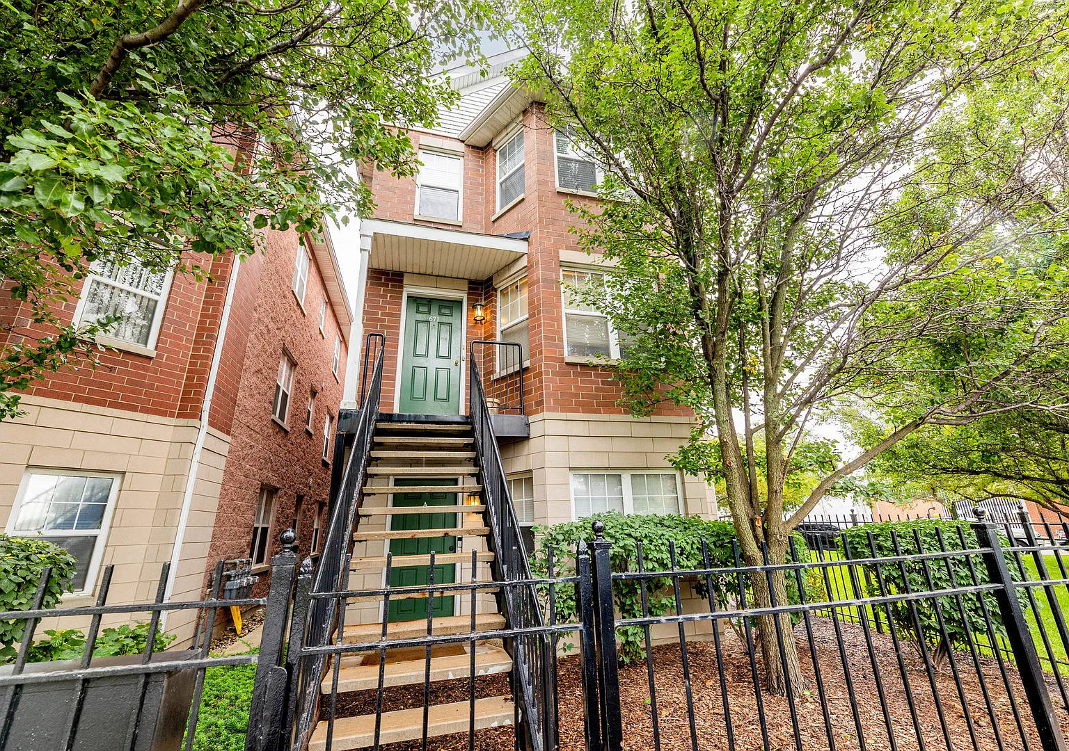 2 bed, 1.5 bath, 1150 sqft, $3,200 — Photo 1