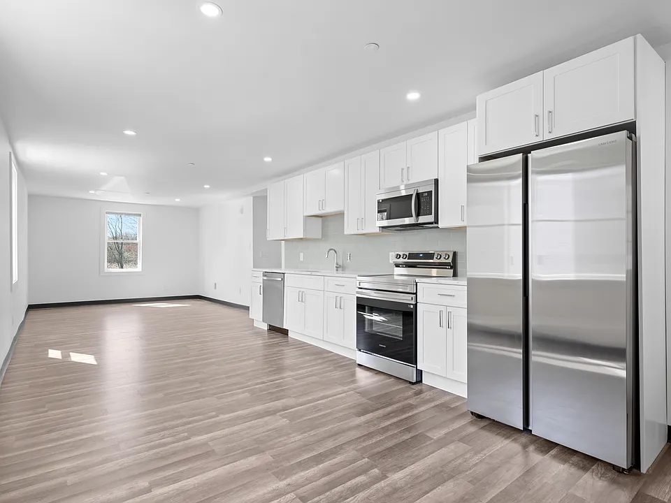 158 Pleasant St