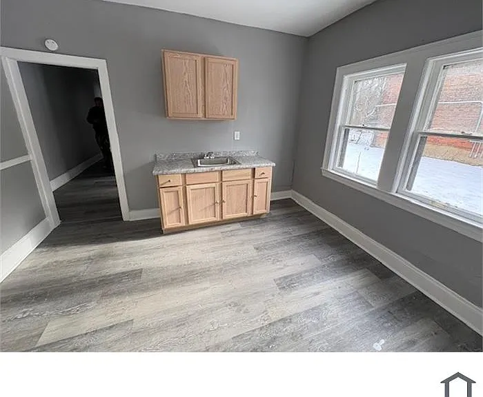 3293 E 143rd St #4 — Photo 5