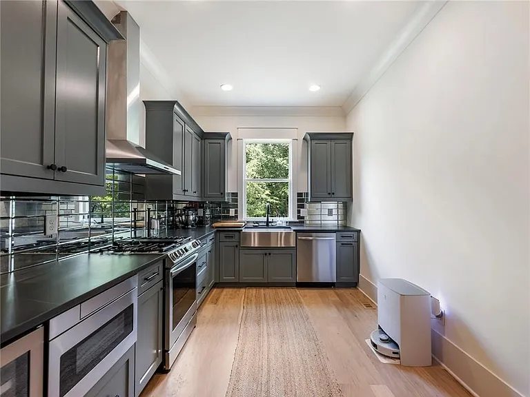 566 Versailles Dr — Photo 24