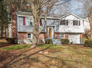 18 Freeport Dr, Burlington, MA 01803