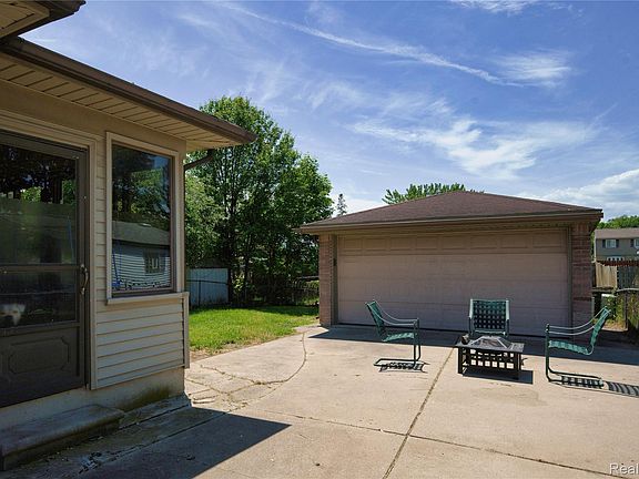 5th image of 32138 Glaser Rd