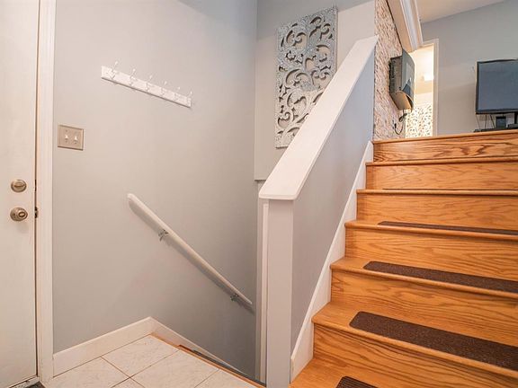 5th image of 758 W 65th Ln