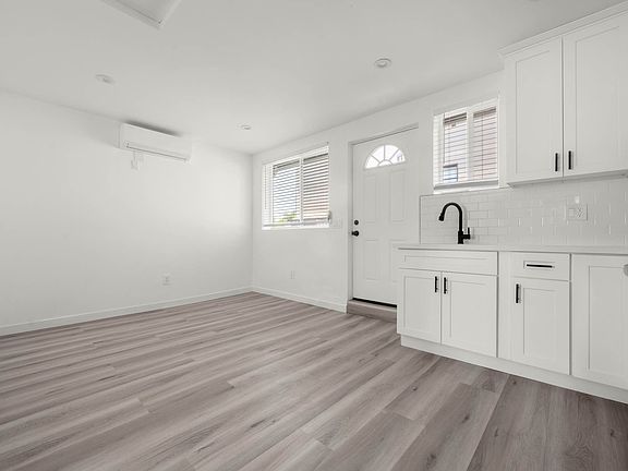 Kitchen - Entrance with A/C