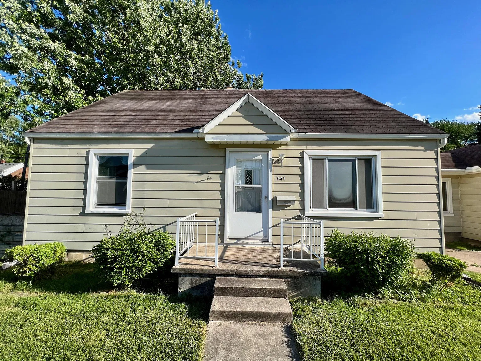 3 bed, 1401 sqft, $1,495 — Photo 1