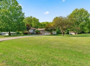 2345 Westview Dr, Cortland, OH 44410