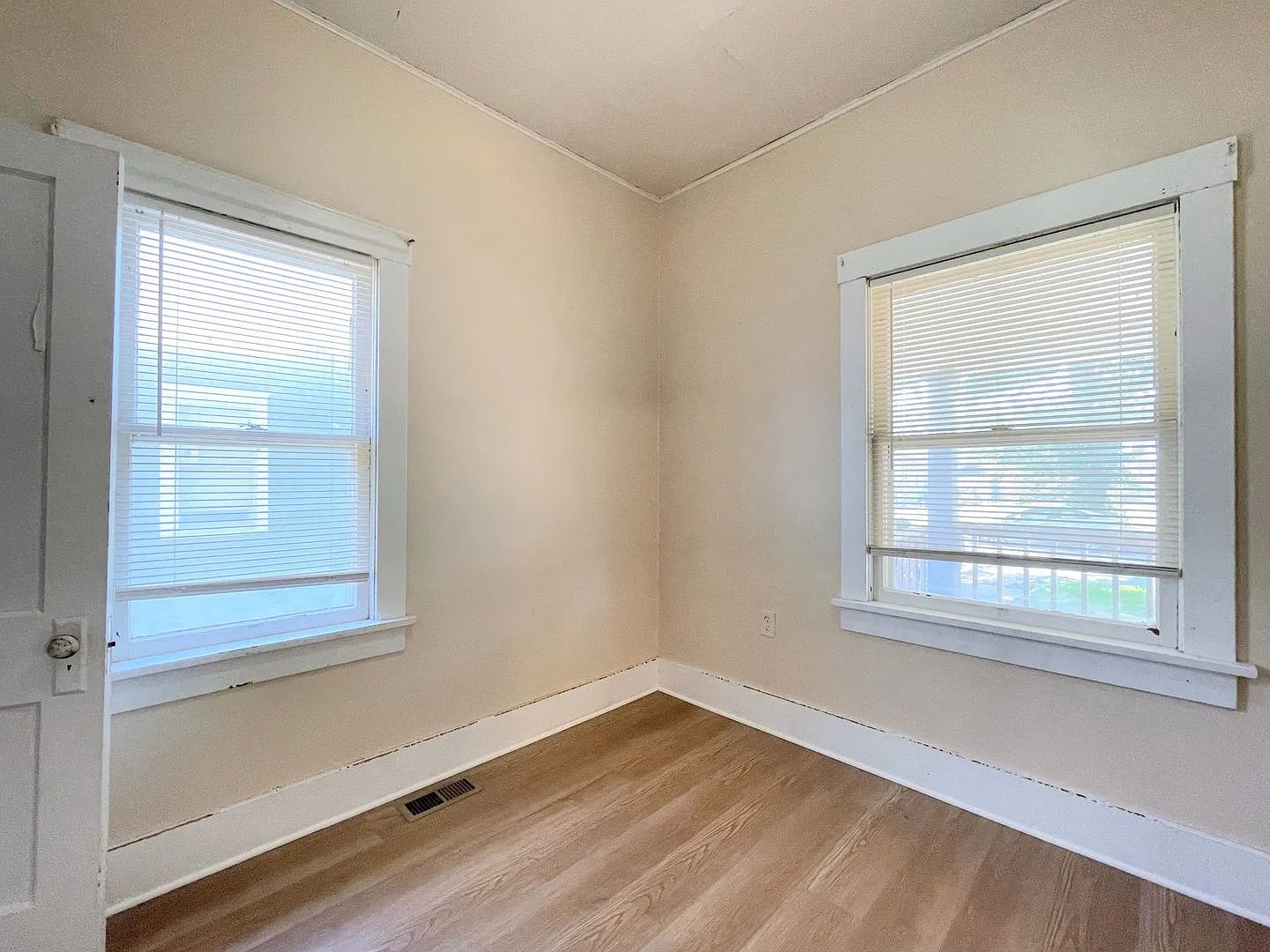 2 bed, 1 bath with bonus room — Photo 4