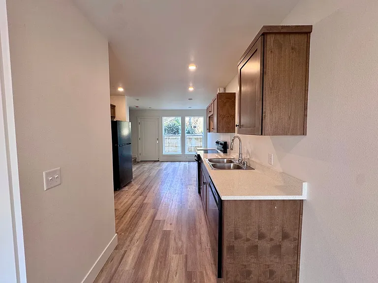 Brand New, Beautiful Townhomes! 2 & 3 Bedrm Units Available — Photo 5