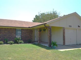 725 Lynne Ln, Burleson, TX 76028