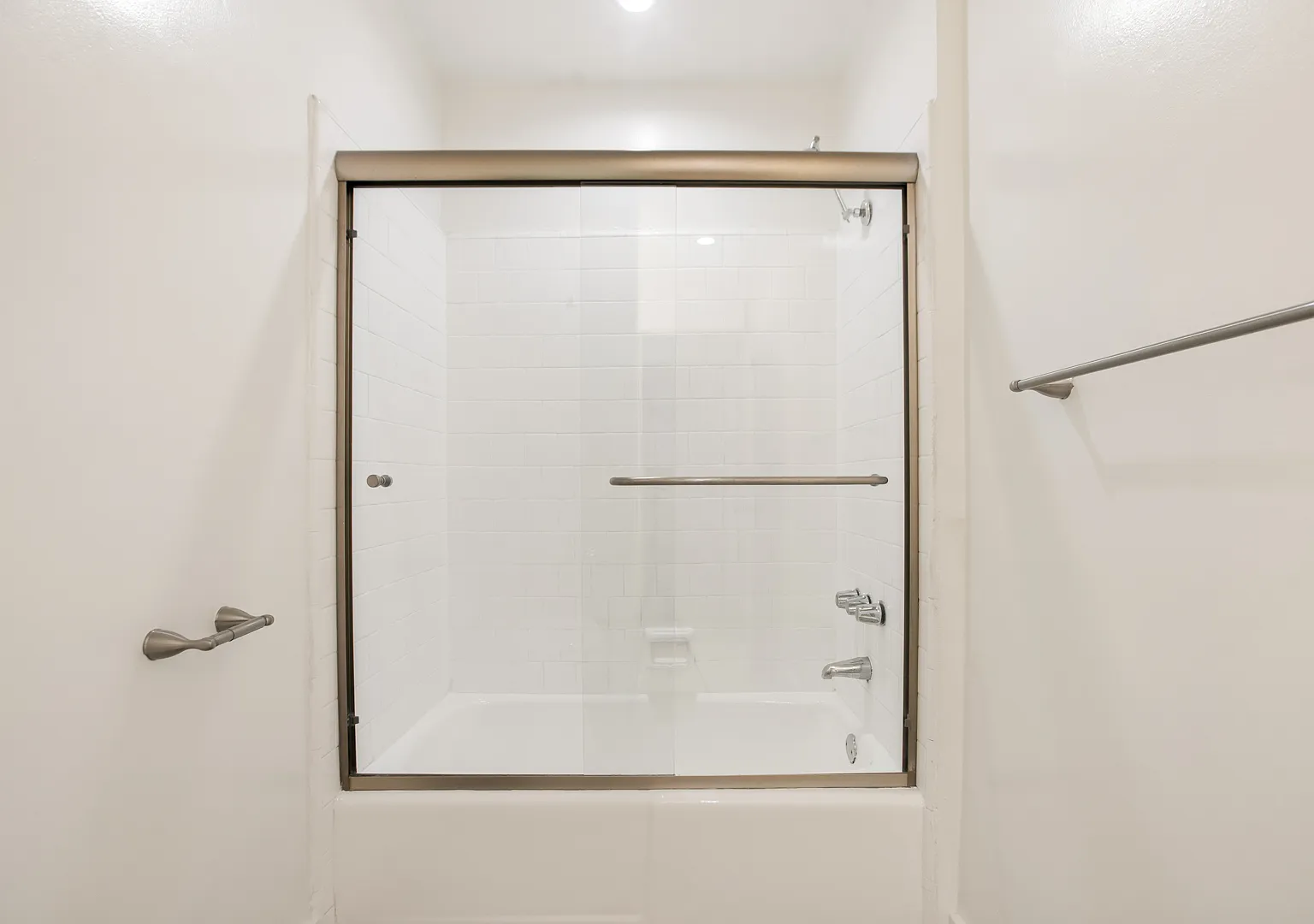 1 bed, 800 sqft, $2,500 — Photo 3