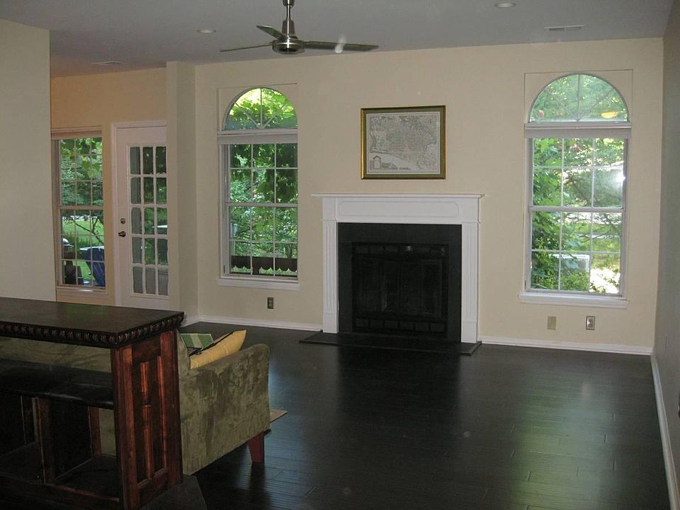 1st image of 2842 Yarling Ct