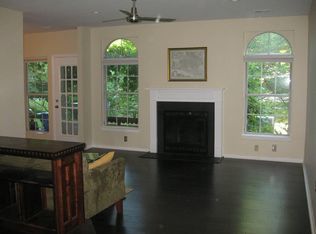 2842 Yarling Ct, Falls Church, VA 22042