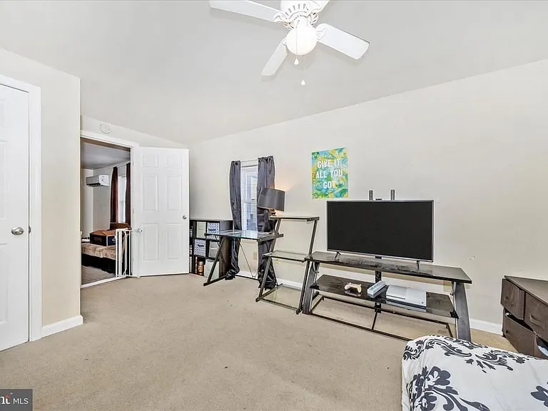 241 N Franklin St — Photo 16