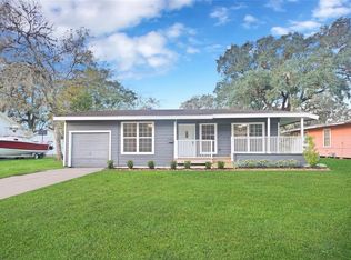 216 Winding Way St, Lake Jackson, TX 77566