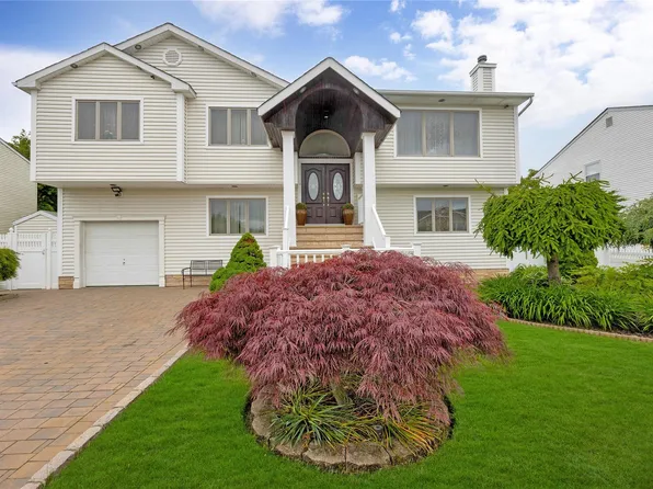 19 Clifton Street, Farmingdale, NY 11735