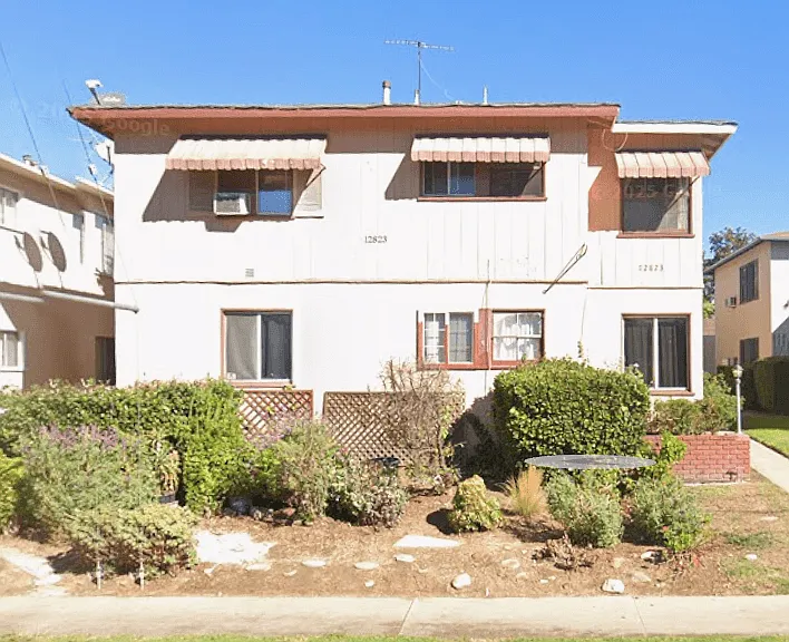 12823 Burbank Blvd — Photo 2