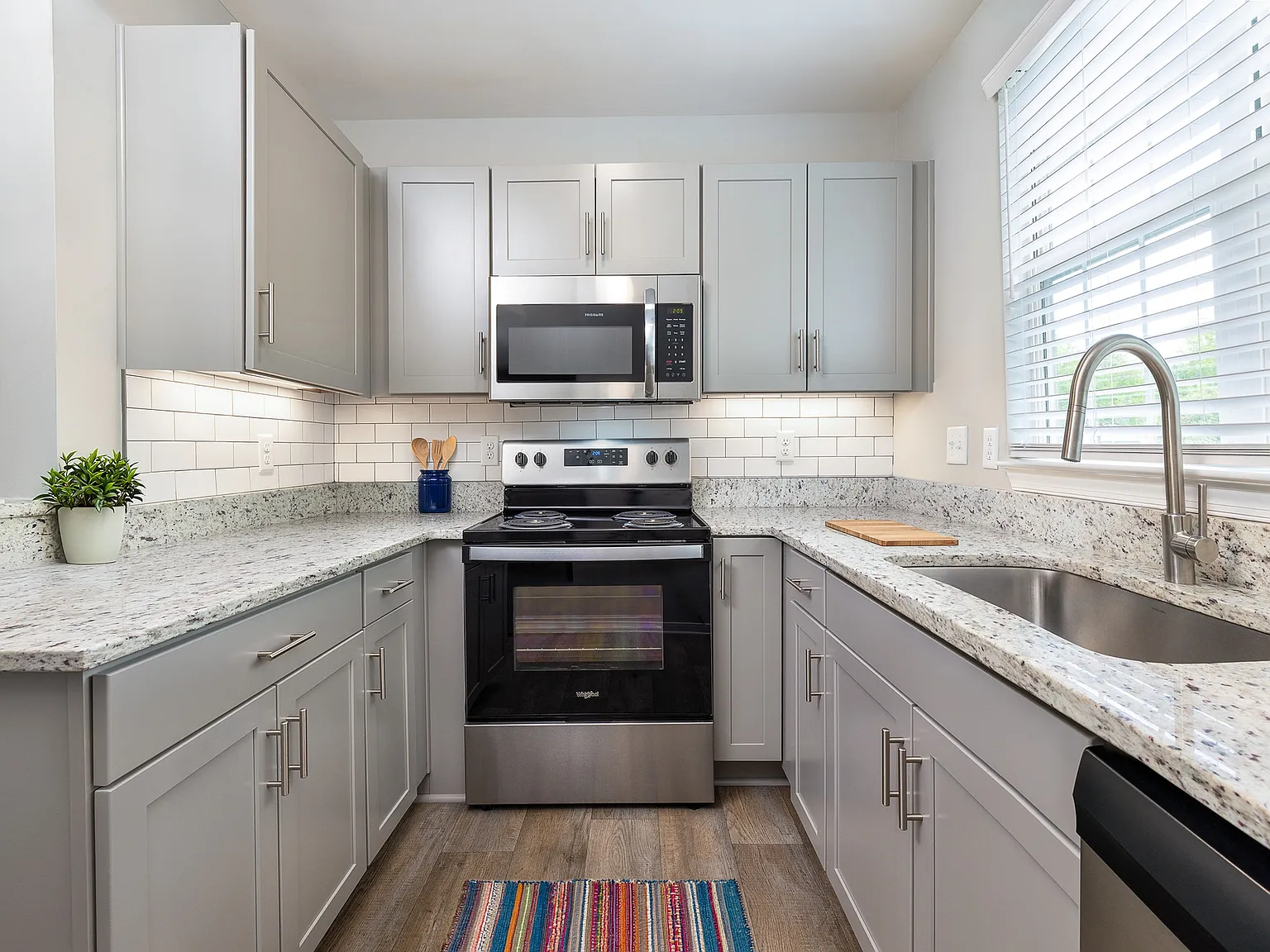 Springfield Apartments — Photo 1