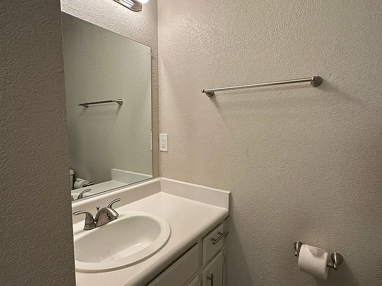 Olive Glen — Photo 15