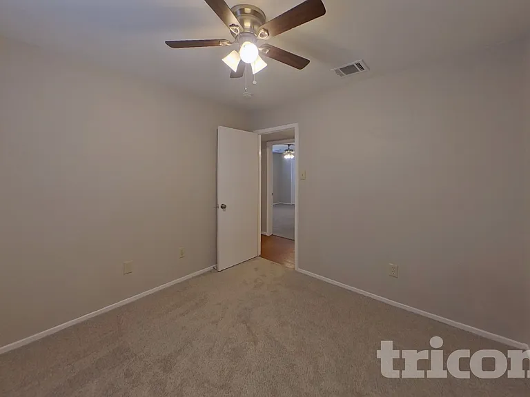 1226 Meadow Creek Dr — Photo 12