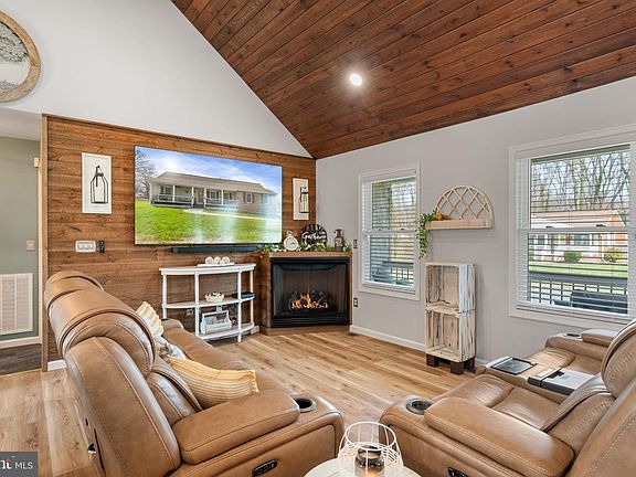 3rd image of 37 Pendleton Rd