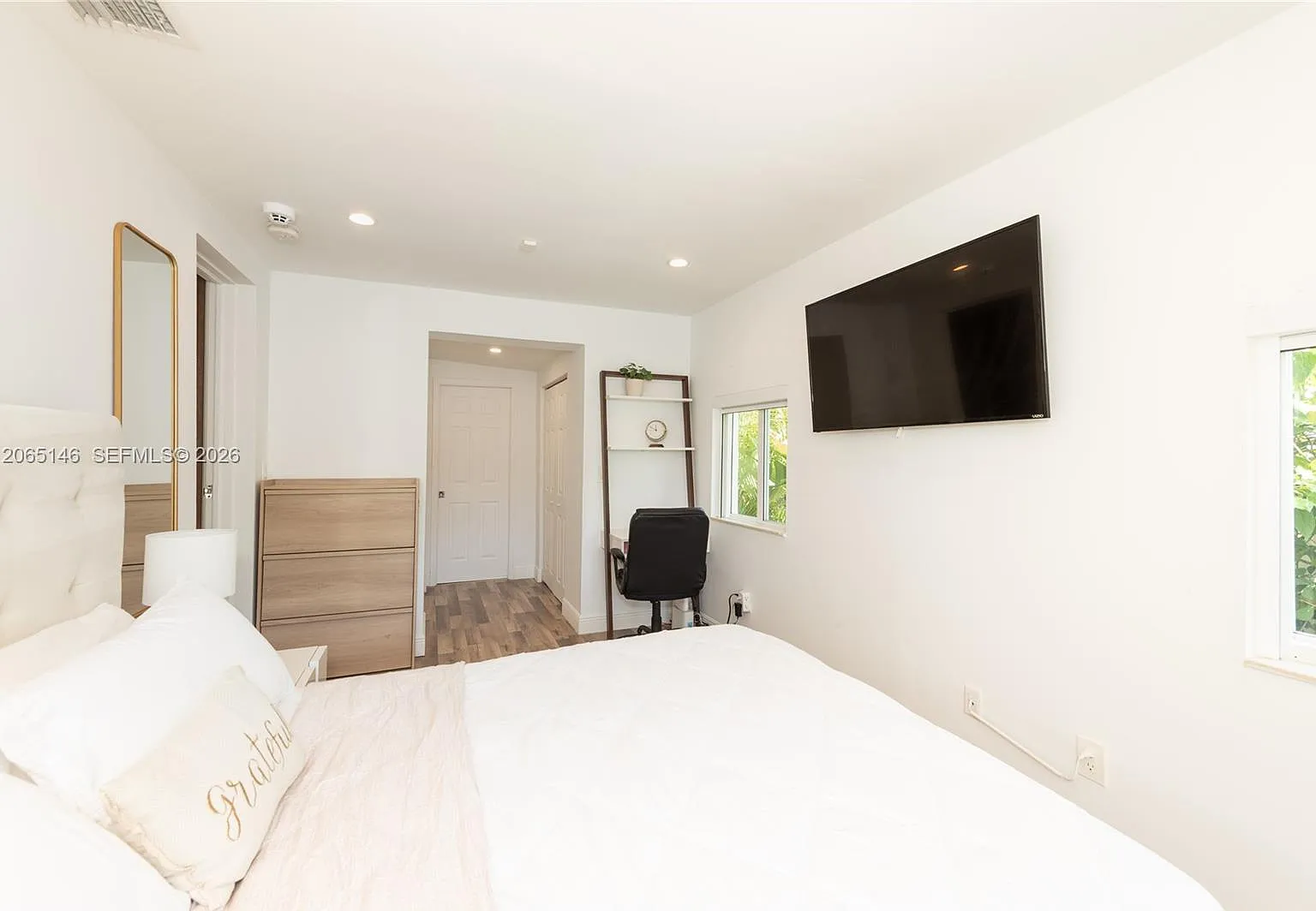 3 bed, 3.0 bath, $6,000 — Photo 3