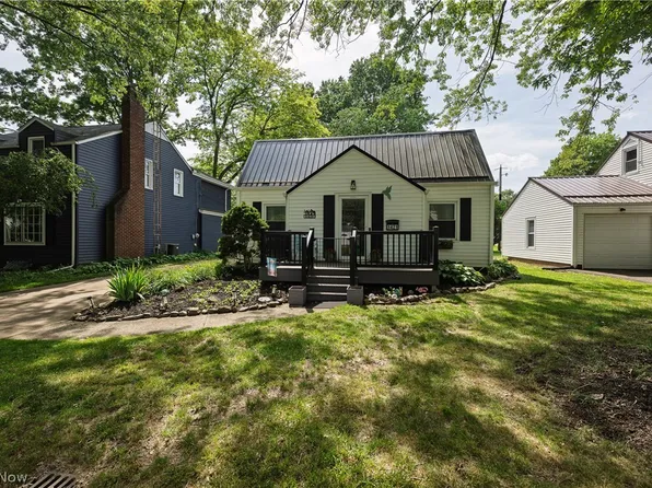 1421 Castlewood Ave SW, North Canton, OH 44720