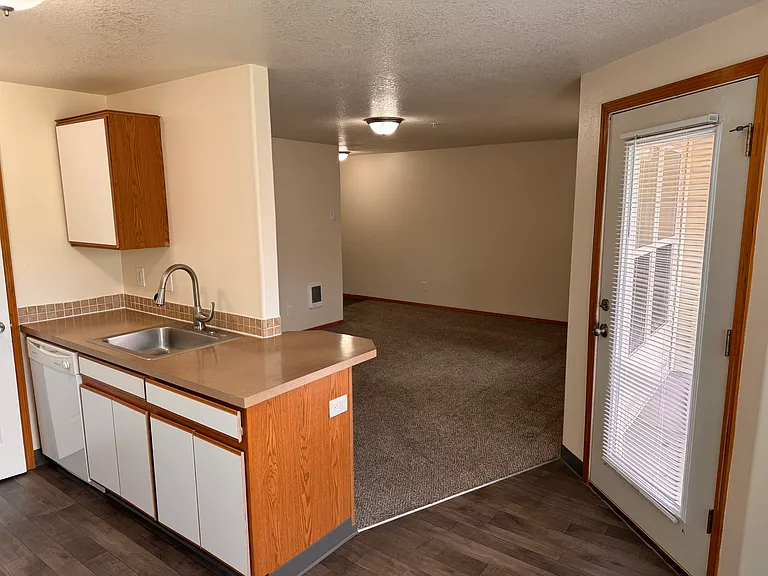 Loganberry Commons — Photo 12