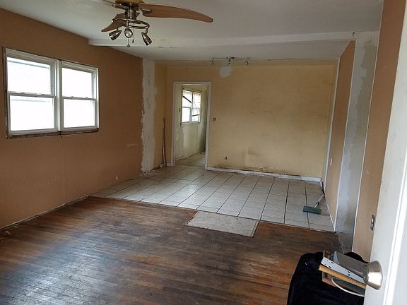 3rd image of 512 W Washington Ave