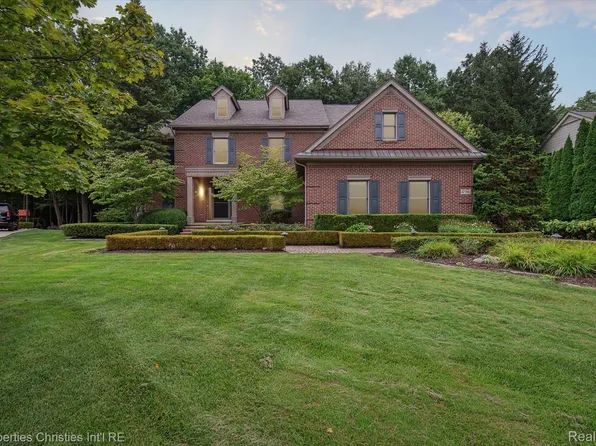 47196 Merion Cir, Northville, MI 48168