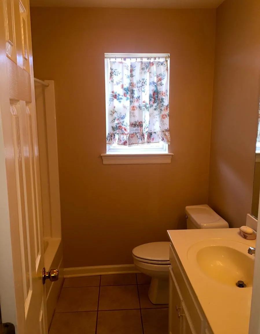 3 bed, 1562 sqft, $1,900 — Photo 2