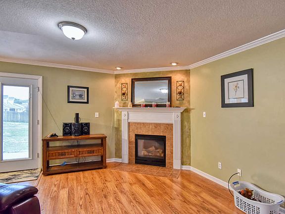 5th image of 9312 Lawhorn Ln
