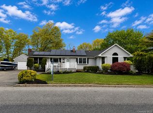 98 Fawn Lane E, South Setauket, NY 11720