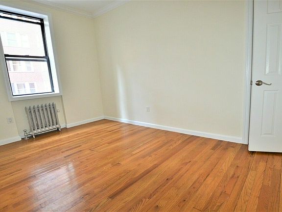 4th image of 305 W 45th St APT 3C