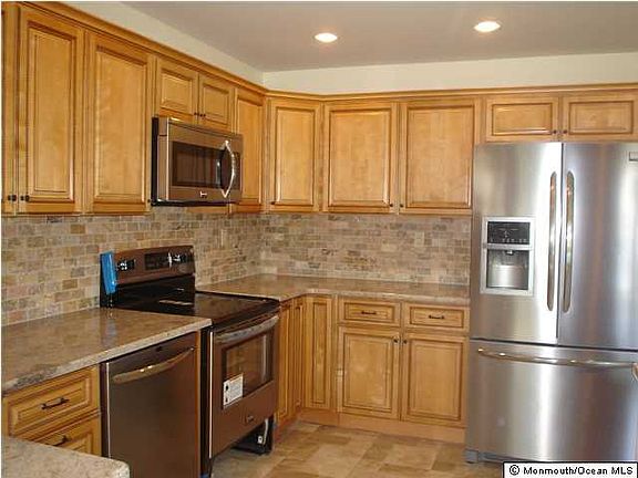 4th image of 1002A Argyll Cir