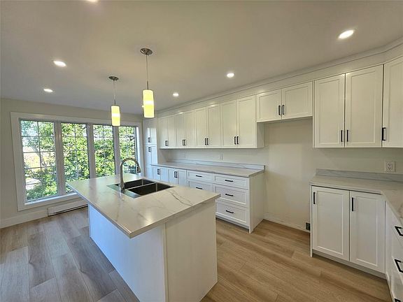 3rd image of 41 MacPherson Avenue