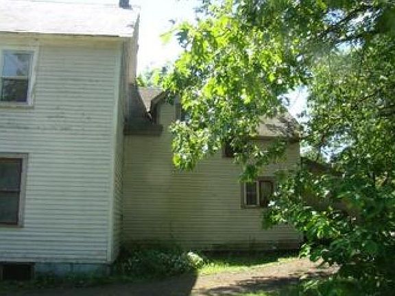 3rd image of 61 Mechanic St