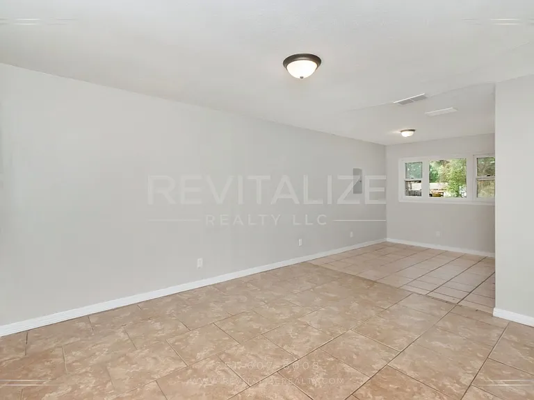 1165 Barker Dr W — Photo 4