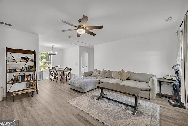 3 bed, 2.0 bath, $1,900 — Photo 4