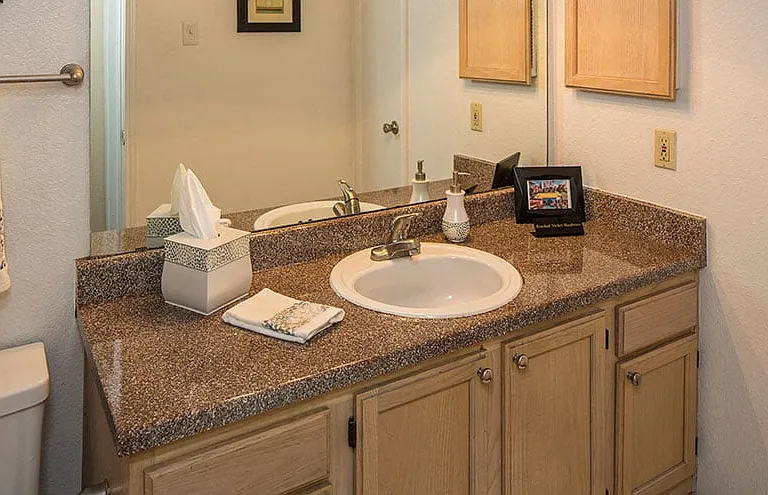 The Versailles Apartments — Photo 43