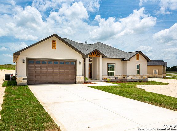 2nd image of 114 Las Palomas Dr