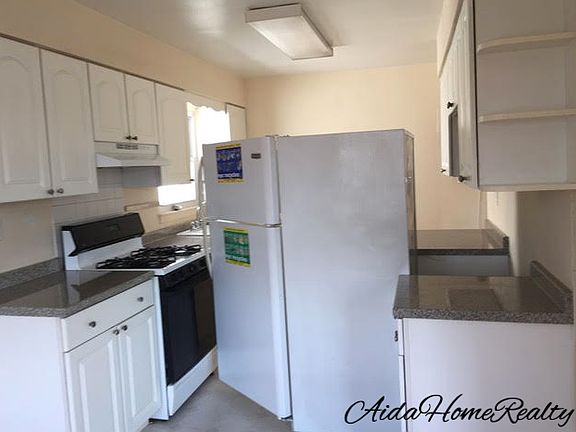 2nd image of 3018 46th St