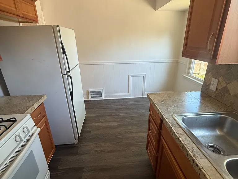 3155 Lincoln St — Photo 6