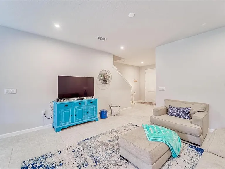 11540 Rolling Green Dr — Photo 9